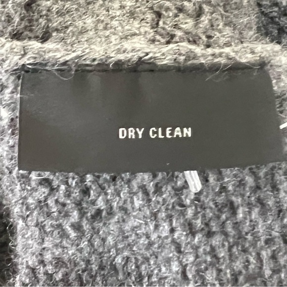 C by Bloomingdales 100% Cashmere V-Neck Braided Gray Pullover Sweater Sz Medium - Picture 9 of 9